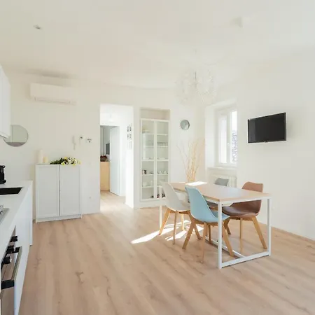 Apartment By Rentallcomo